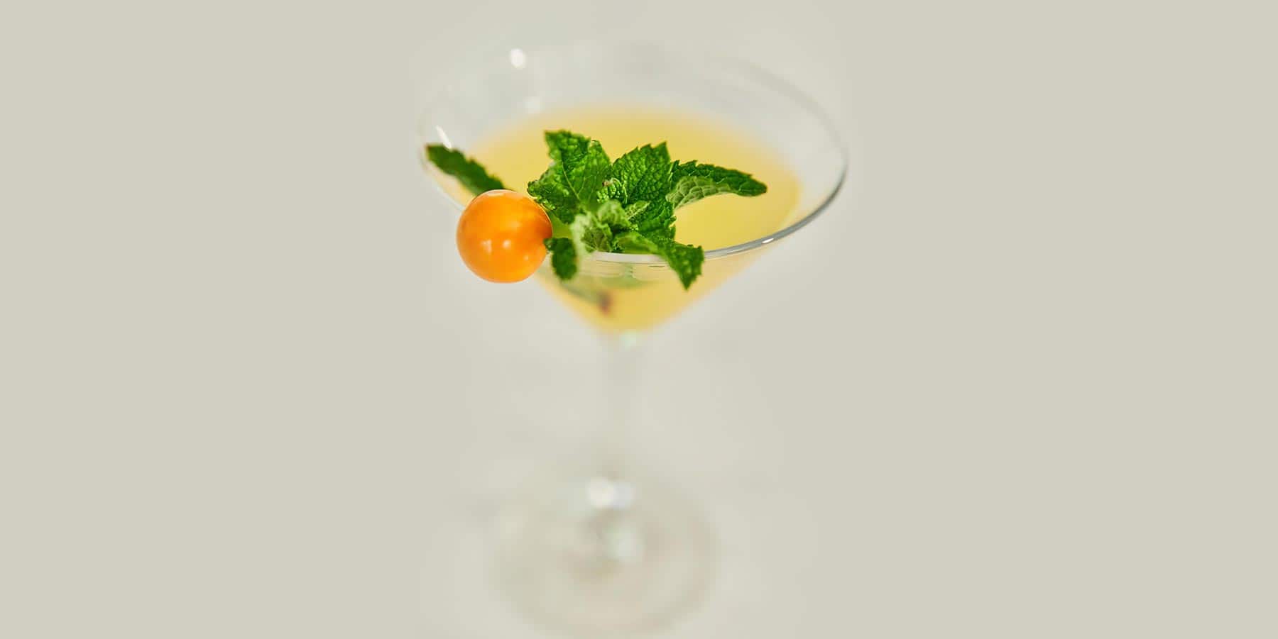 Gin golden berry cocktail recipe