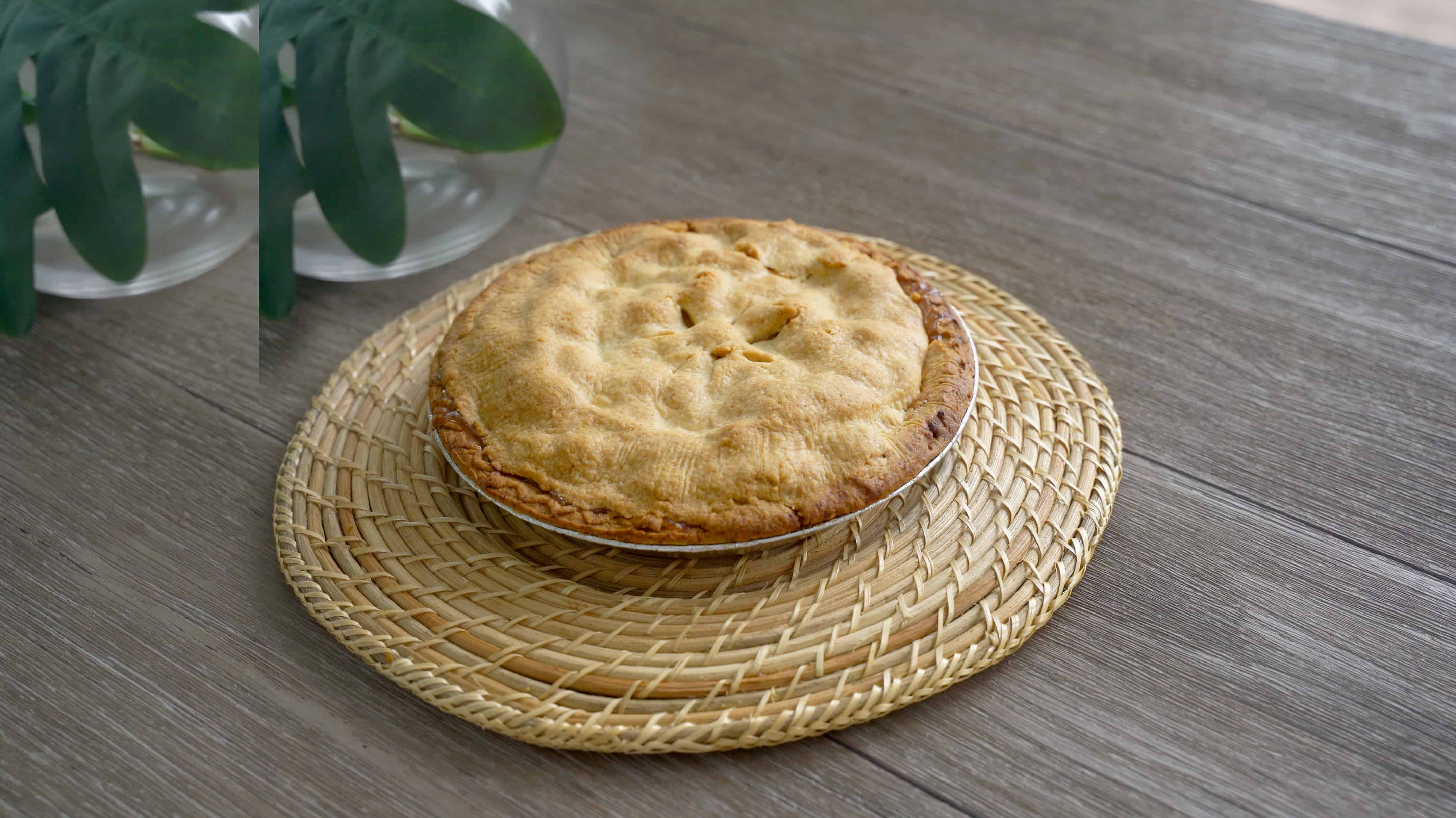 Apple and Golden Berries Pie