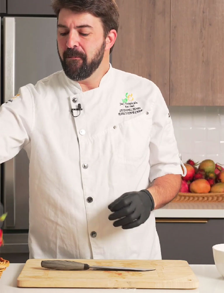 How-to-cut-a-Dragon-Fruit